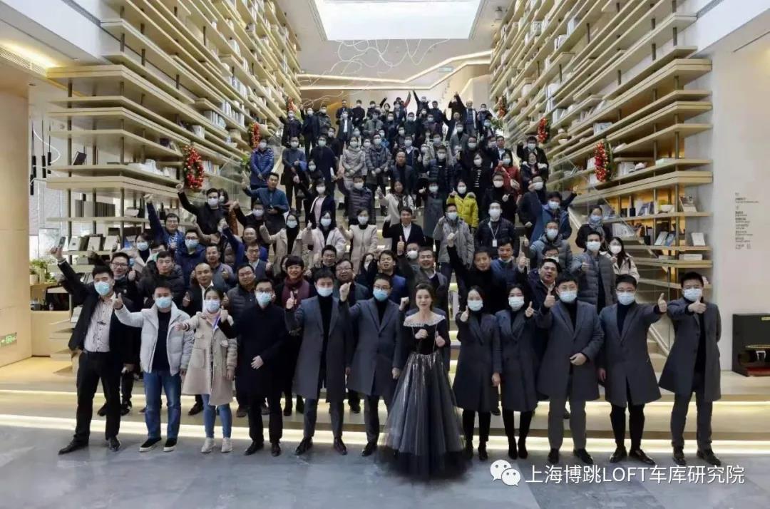 成都全国一百多人在华侨城汉口道6号参观研讨LOFT专利车库技术！